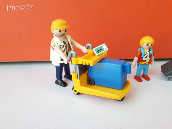 Eredeti Playmobil utazó család figura + kiegészítők !
