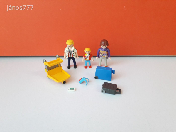 Eredeti Playmobil utazó család figura + kiegészítők !