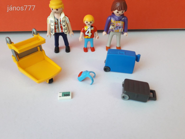Eredeti Playmobil utazó család figura + kiegészítők !