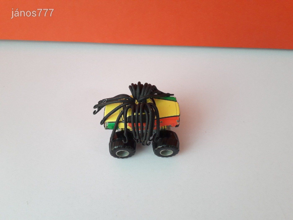 Eredeti Disney Cars Toon Deluxe Verdák szereplő Villám barátja Rasta Carian fém kisautó 7,5cm