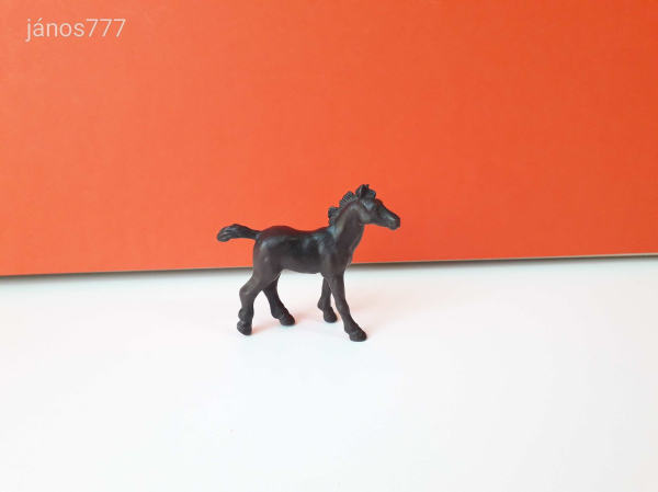 Eredeti Schleich csikó állatfigura !! 7x6,5cm ! 1992-es kiadás ! Schleich 13109