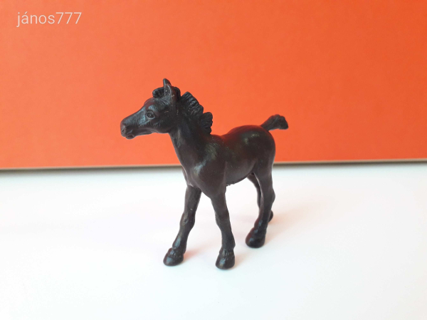 Eredeti Schleich csikó állatfigura !! 7x6,5cm ! 1992-es kiadás ! Schleich 13109