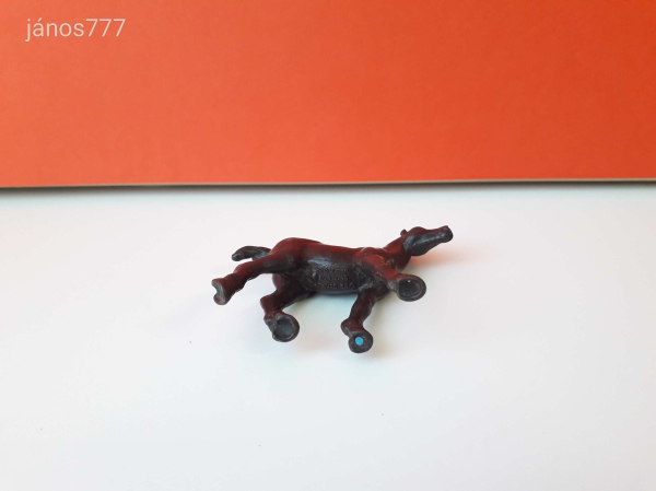 Eredeti Schleich csikó állatfigura !! 7x6,5cm ! 1992-es kiadás ! Schleich 13109