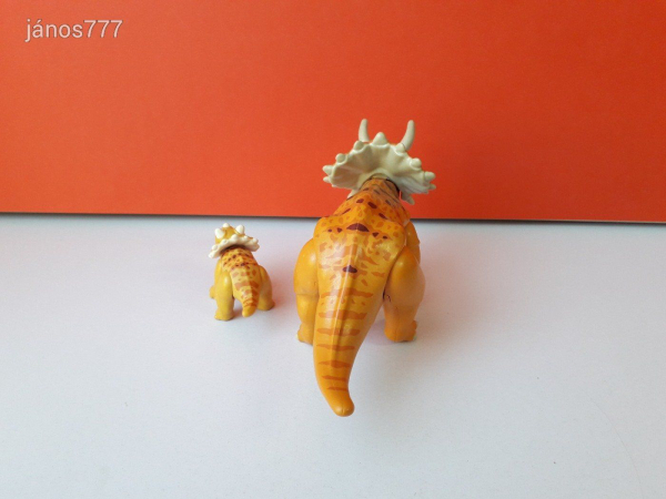 Eredeti Playmobil Triceratops dinoszaurusz + kicsi állatfigura !!