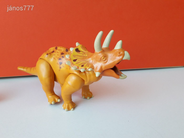 Eredeti Playmobil Triceratops dinoszaurusz + kicsi állatfigura !!