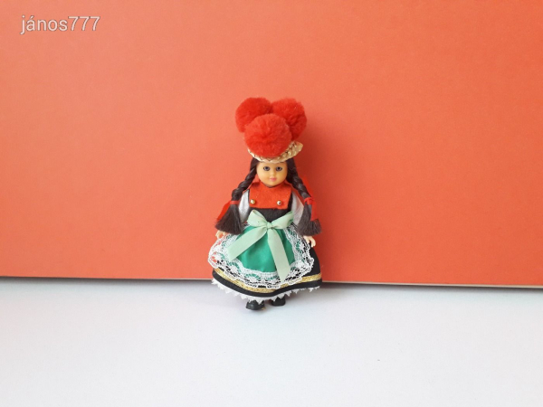 NÉPVISELETI BABA retro régi baba népviseletben 12 cm-es pislogós baba ! EXTRA