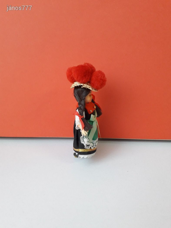 NÉPVISELETI BABA retro régi baba népviseletben 12 cm-es pislogós baba ! EXTRA