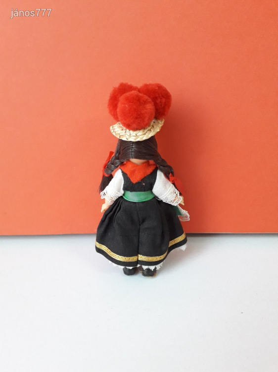 NÉPVISELETI BABA retro régi baba népviseletben 12 cm-es pislogós baba ! EXTRA
