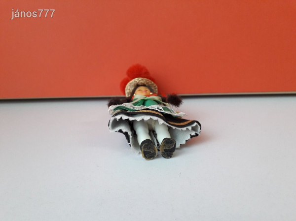 NÉPVISELETI BABA retro régi baba népviseletben 12 cm-es pislogós baba ! EXTRA