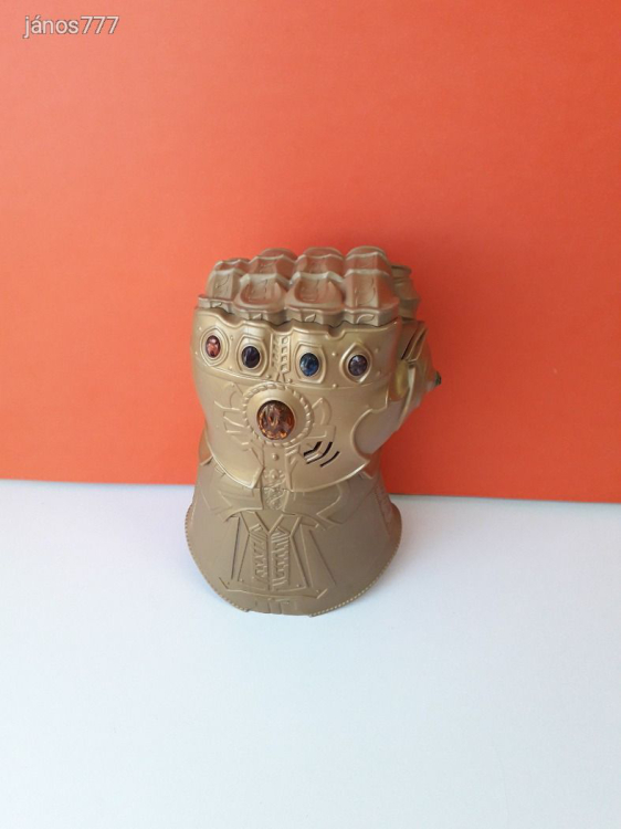 Eredeti Hasbro Avengers Bosszúállók THANOS hatalom kesztyűje !! EXTRA !! 25cm ! hang-fény
