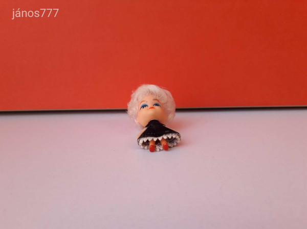 Eredeti Hong Kong baba vintage retro kabala figura 6 cm-es lány mini baba ! EXTRA !