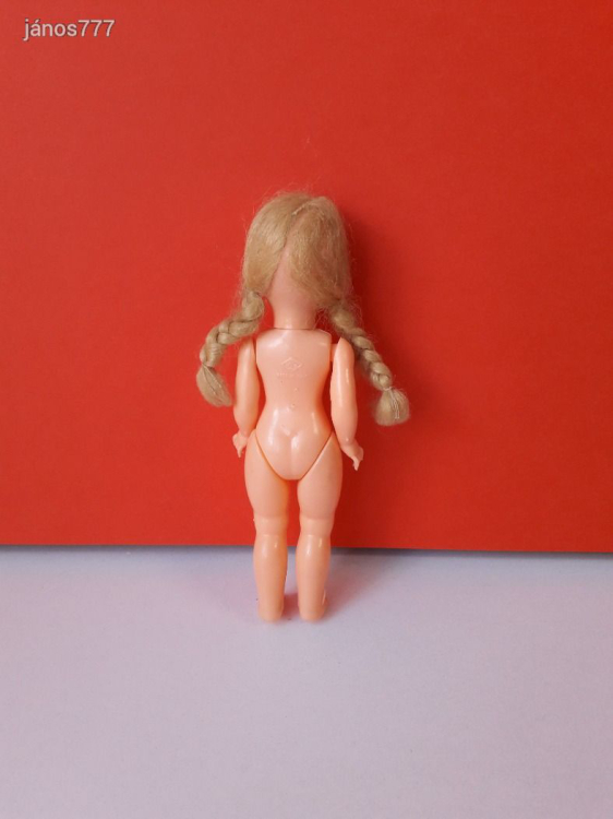Eredeti MQ baba vintage retro kabala figura 14 cm-es pislogó lány baba MQ doll made in Italy EXTRA