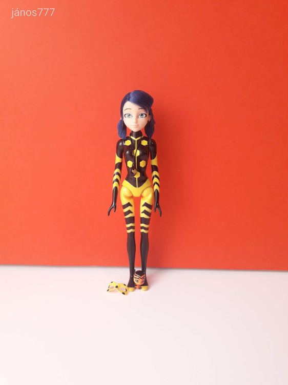 Eredeti Playmates Miraculous szuperhős MÉH baba + Pollen kabala figura ! 27 cm-es EXTRA