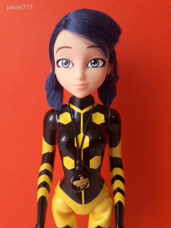 Eredeti Playmates Miraculous szuperhős MÉH baba + Pollen kabala figura ! 27 cm-es EXTRA