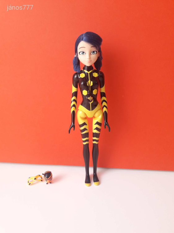 Eredeti Playmates Miraculous szuperhős MÉH baba + Pollen kabala figura ! 27 cm-es EXTRA