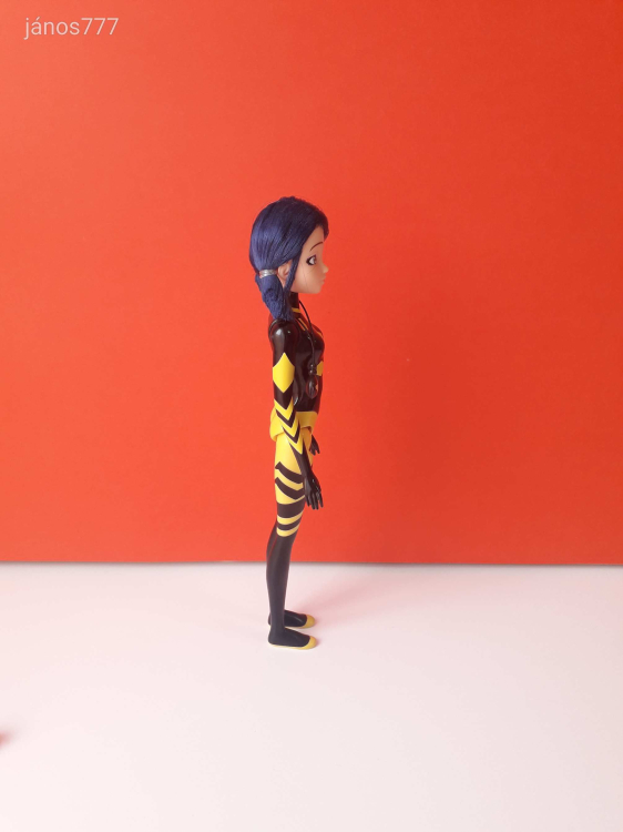Eredeti Playmates Miraculous szuperhős MÉH baba + Pollen kabala figura ! 27 cm-es EXTRA