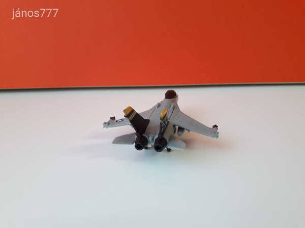 Eredeti Mattel Disney Planes Repcsik Bravo vadászgép fém repülő !! 12cm