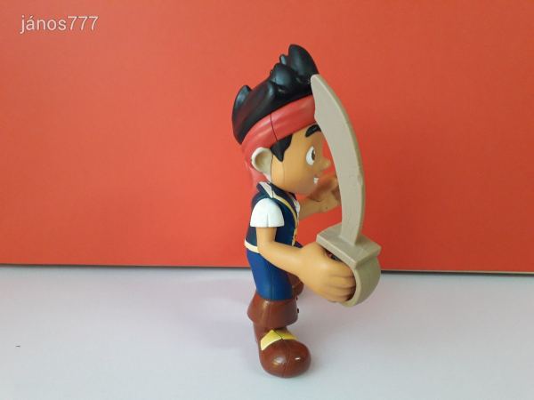 Eredeti Mattel Disney Jake és Sohaország kalózai mese szereplő Jake a kalóz mesefigura !! 23cm