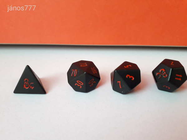 Eredeti Ultra PRO 2019 Dungeons & Dragons játék kocka készlet !!