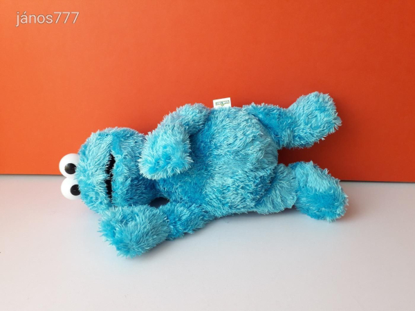 Eredeti Sesame Street Szezám Utca szereplő Elmo barátja SÜTISZÖRNY plüss kabala figura 38 cm EXTRA