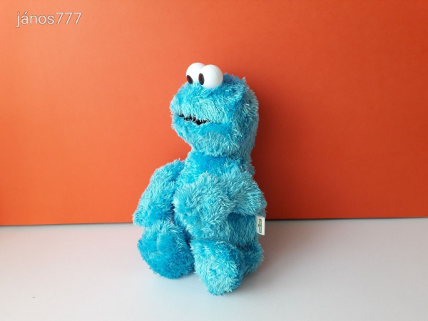 Eredeti Sesame Street Szezám Utca szereplő Elmo barátja SÜTISZÖRNY plüss kabala figura 38 cm EXTRA