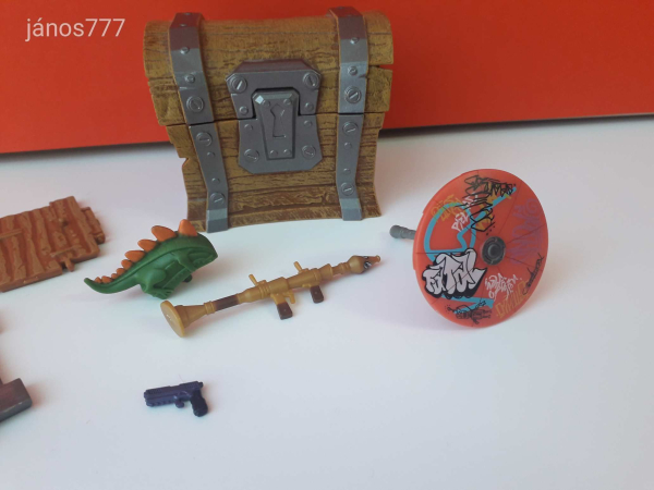 Eredeti Jazwares Epic Games FORTNITE Kincsesláda sok kiegészítővel !! 3.
