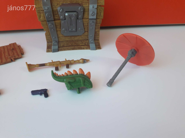 Eredeti Jazwares Epic Games FORTNITE Kincsesláda sok kiegészítővel !! 3.
