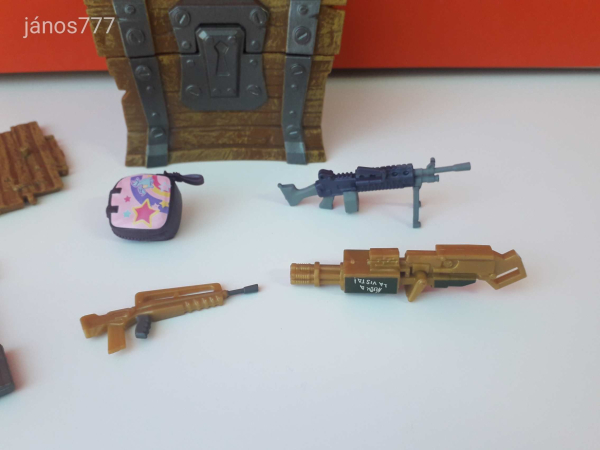 Eredeti Jazwares Epic Games FORTNITE Kincsesláda sok kiegészítővel !! 1.