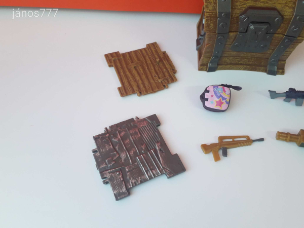 Eredeti Jazwares Epic Games FORTNITE Kincsesláda sok kiegészítővel !! 1.