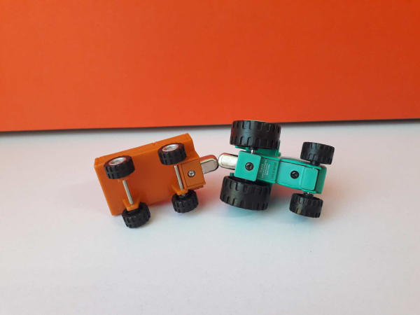 Eredeti Bob mester Bob the Builder mesefigura barátja Travis traktor fém jármű !! 11,5cm