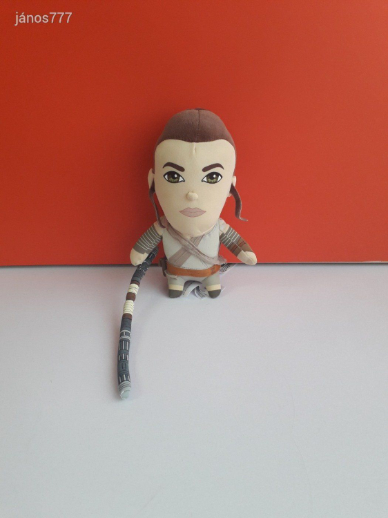 Eredeti Lucasfilm Star Wars REY plüss 23 cm-es kabala figura ! Angolul BESZÉLŐ !! EXTRA !!