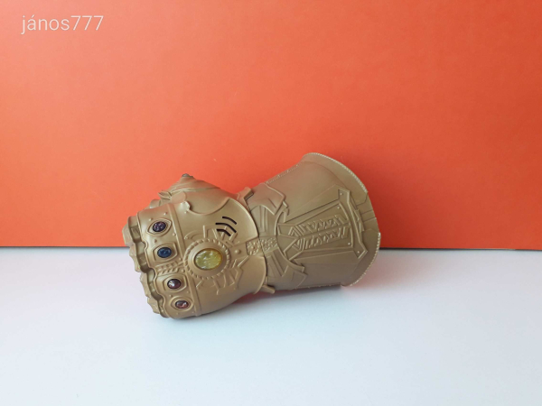 Eredeti Hasbro Avengers Bosszúállók THANOS hatalom kesztyűje !! EXTRA !! 25cm ! hang-fény
