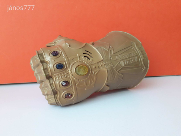 Eredeti Hasbro Avengers Bosszúállók THANOS hatalom kesztyűje !! EXTRA !! 25cm ! hang-fény