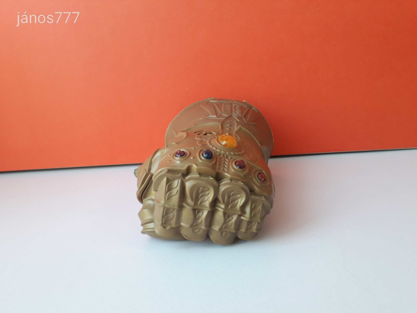 Eredeti Hasbro Avengers Bosszúállók THANOS hatalom kesztyűje !! EXTRA !! 25cm ! hang-fény