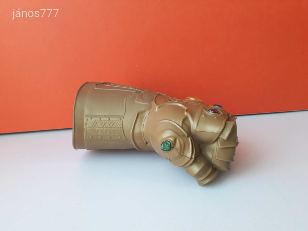 Eredeti Hasbro Avengers Bosszúállók THANOS hatalom kesztyűje !! EXTRA !! 25cm ! hang-fény