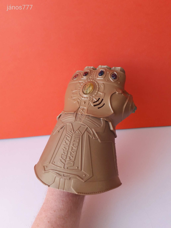 Eredeti Hasbro Avengers Bosszúállók THANOS hatalom kesztyűje !! EXTRA !! 25cm ! hang-fény
