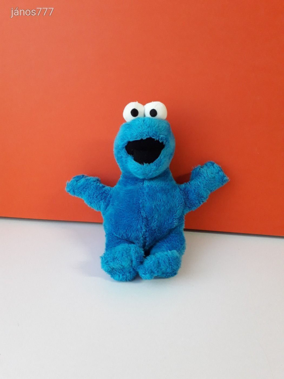 Eredeti Sesame Street Szezám Utca szereplő Elmo barátja SÜTISZÖRNY plüss kabala figura 23 cm EXTRA