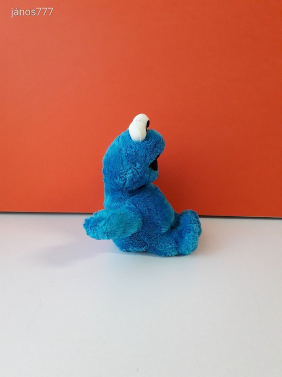 Eredeti Sesame Street Szezám Utca szereplő Elmo barátja SÜTISZÖRNY plüss kabala figura 23 cm EXTRA
