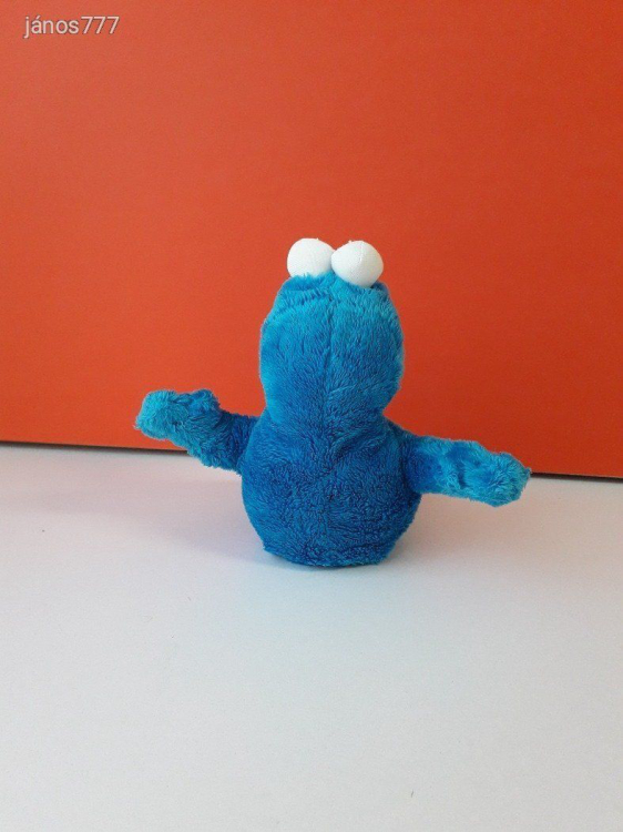 Eredeti Sesame Street Szezám Utca szereplő Elmo barátja SÜTISZÖRNY plüss kabala figura 23 cm EXTRA