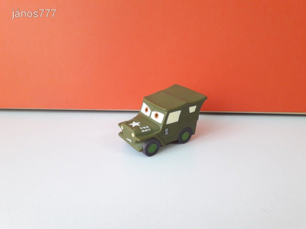 Eredeti Disney Cars Verdák Villám barátja Őrmester fürdőjáték kisautó mesefigura !! 9cm