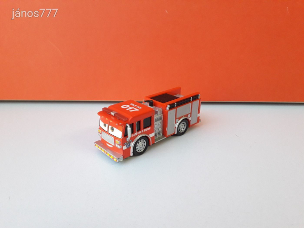 Eredeti Mattel Cars Verdák Villám barátja Tiny Lugsworth tűzoltóautó !! 13cm