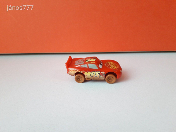 Eredeti Mattel Disney Cars Verdák Crazy 8 Villám McQueen kisautó !! 7,5cm