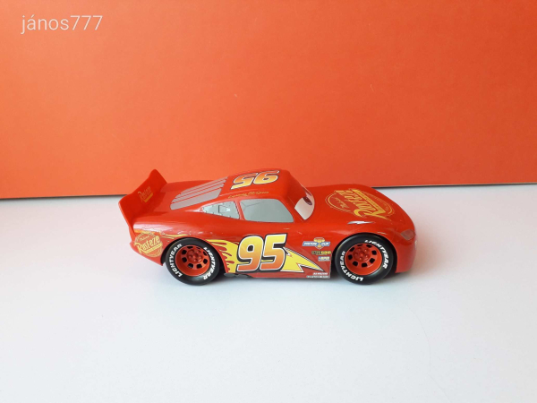 Eredeti Mattel Cars Verdák Villám McQueen versenyautó! 25cm ! EXTRA !!