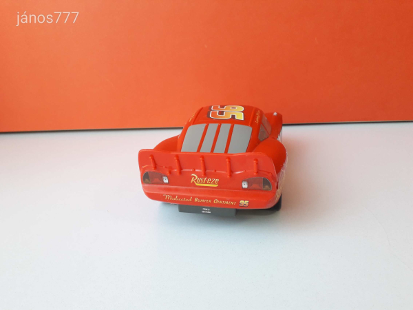 Eredeti Mattel Cars Verdák Villám McQueen versenyautó! 25cm ! EXTRA !!