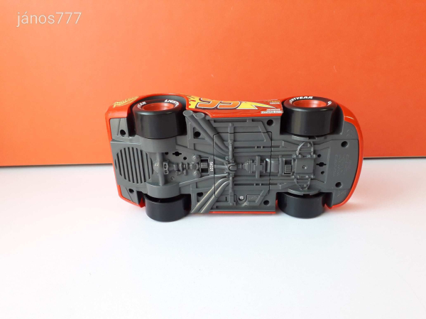 Eredeti Mattel Cars Verdák Villám McQueen versenyautó! 25cm ! EXTRA !!