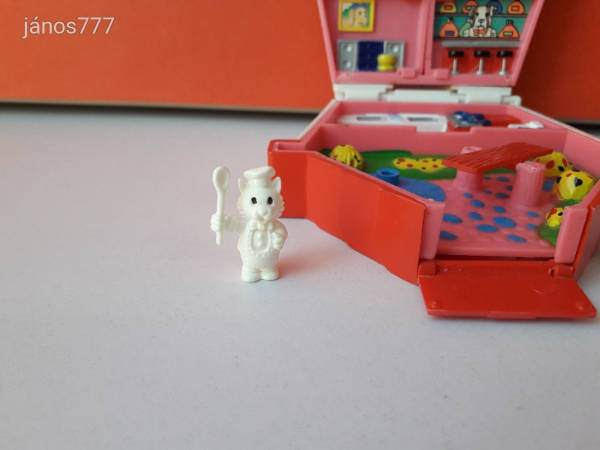 Puppy dog house vintage Polly Pocket szerű retro játéktér 2 figurával ! EXTRA