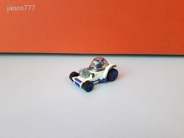 Eredeti Mattel Hot Wheels Star Wars R2D2 fém kisautó !!