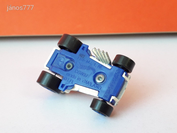 Eredeti Mattel Hot Wheels Star Wars R2D2 fém kisautó !!