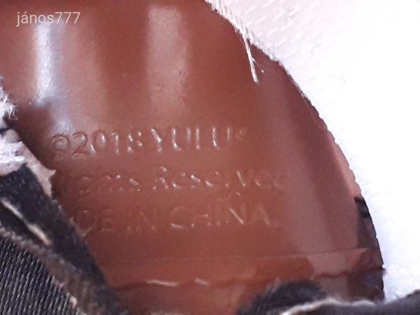 Eredeti Yulu Snapstar - Dawn divatbaba 24 cm-es öltöztethető hajas baba ! EXTRA