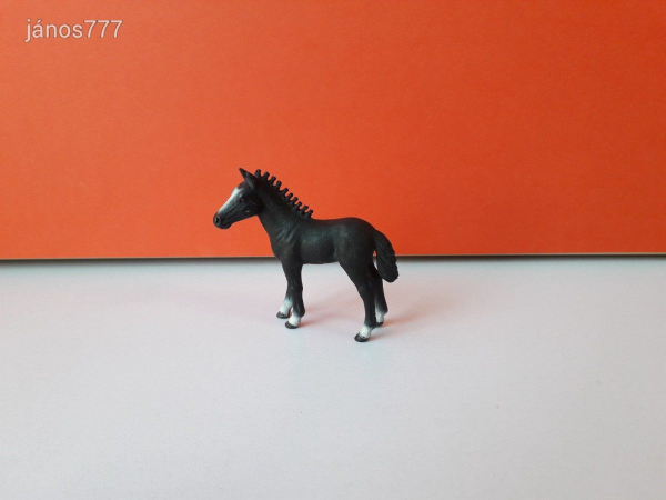 Eredeti Schleich ló csikó állatfigura ! 7,5x7,5cm !! 2012-es kiadás !! Schleich 13738